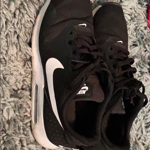 Black nike air sneakers